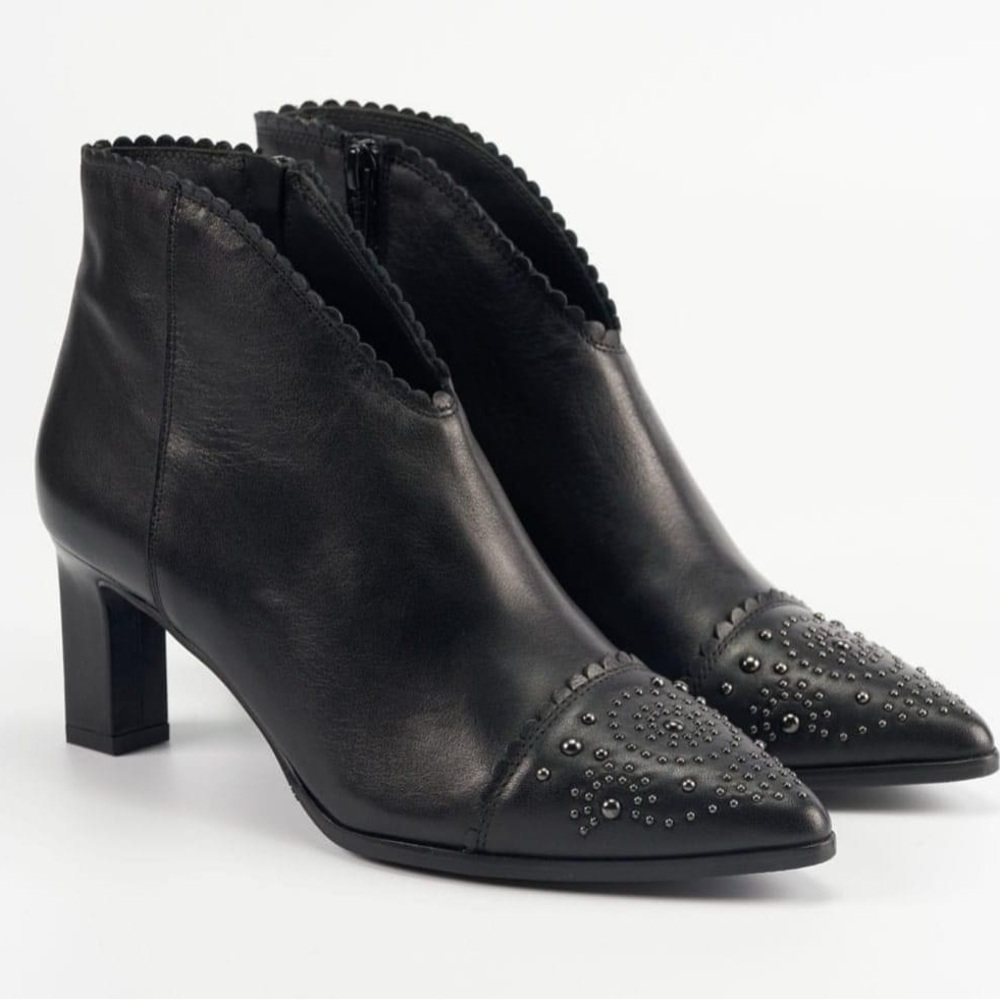 Javiera Booties Boots 2201 Studs Leather Ankle Boots Pointy Toe Heel Zip Spain